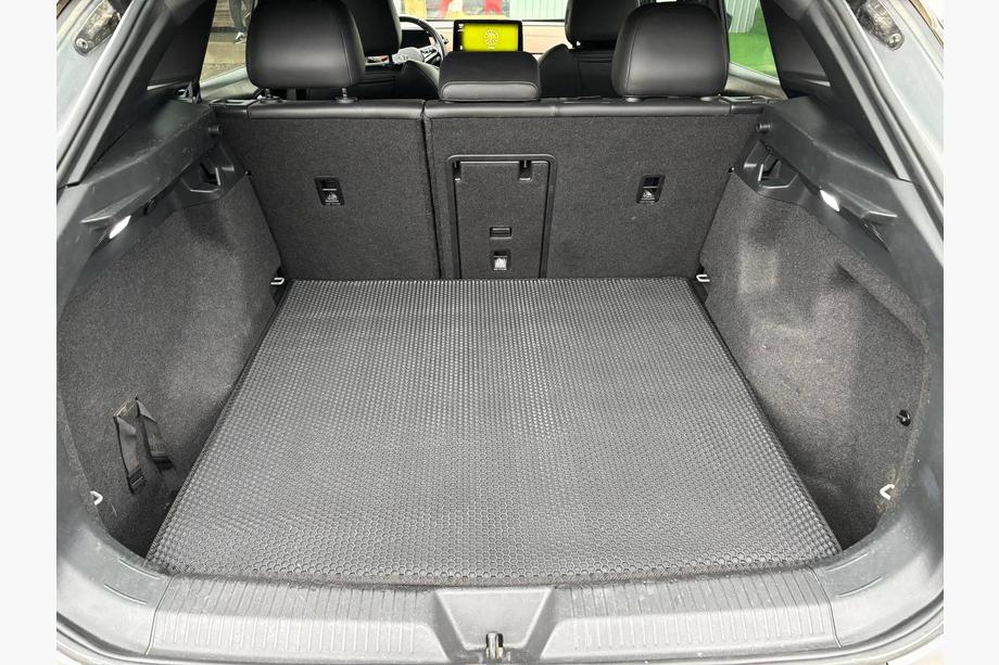 Volkswagen ID.4 2020- гг. Резиновый коврик в багажник Carsuit V2 (черный) Image