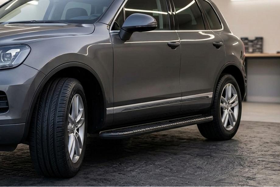 Porsche Cayenne 2003–2010 гг. Боковые пороги Bosphorus Black (2 шт., алюминий) Image