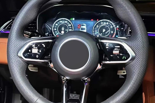 Перетяжка руля: алькантара, кожа или экокожа — что надежнее и практичнее?