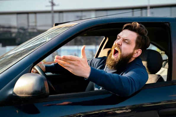 Психология агрессивных водителей: как распознать и избежать конфликтов на дороге
