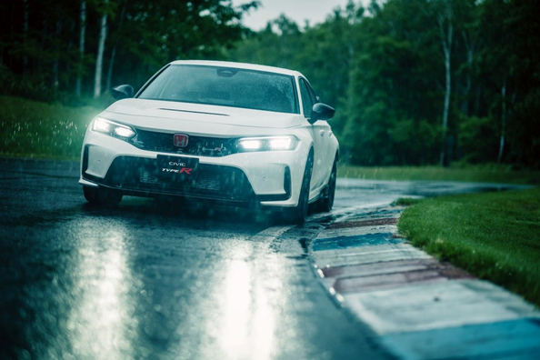 Обзор автомобиля Honda Civic Type R (FL5)