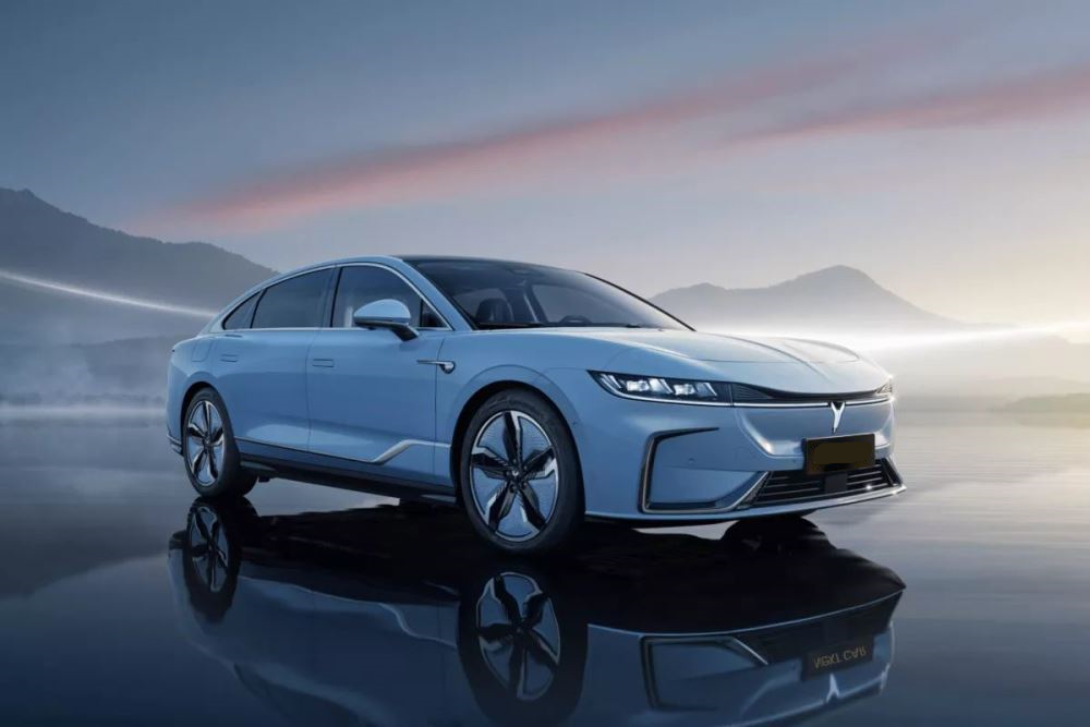 Обзор электроседана Voyah Chasing Light