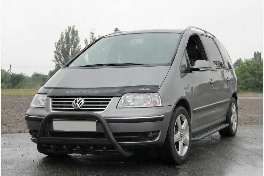 Volkswagen Sharan 2010-2023 гг. Кенгурятник WT004 Black (нерж) Фото 2