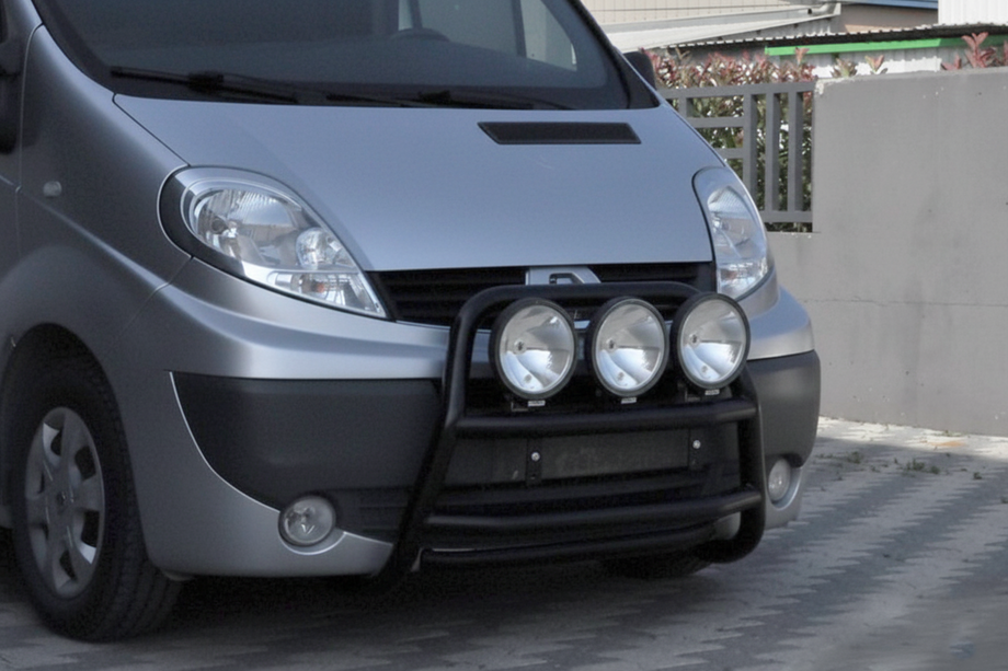 Renault Trafic 2001-2015 гг. Кенгурятник WT018 Black (нерж.) Image