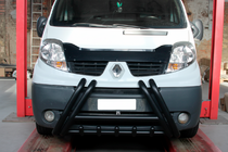Renault Trafic 2001-2015 гг. Кенгурятник F1-01 Black (нерж.) фото 1