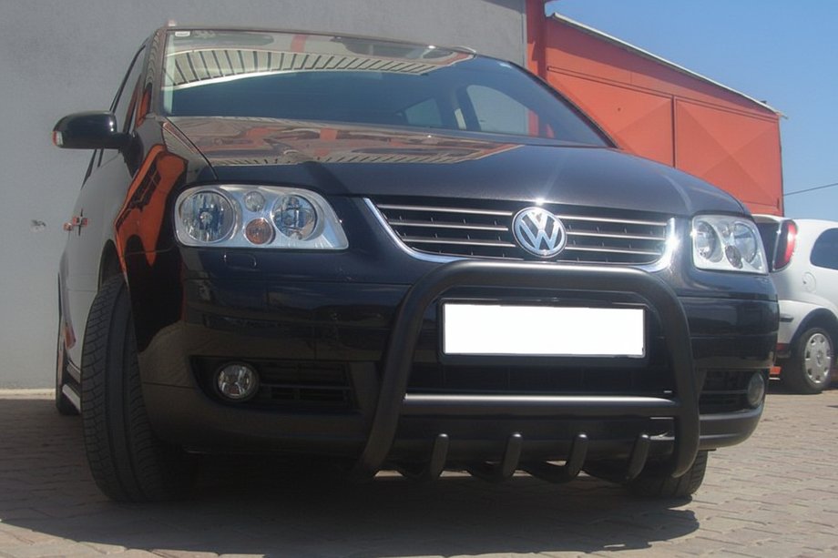 Volkswagen Touran 2003-2010 гг. Кенгурятник QT006 Black (нерж) Фото 3