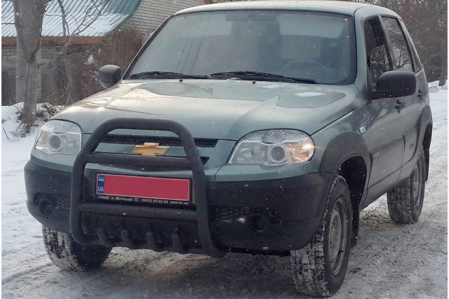 Chevrolet Niva 1998-2020 гг. Кенгурятник QT007 Black (нерж) Фото 1