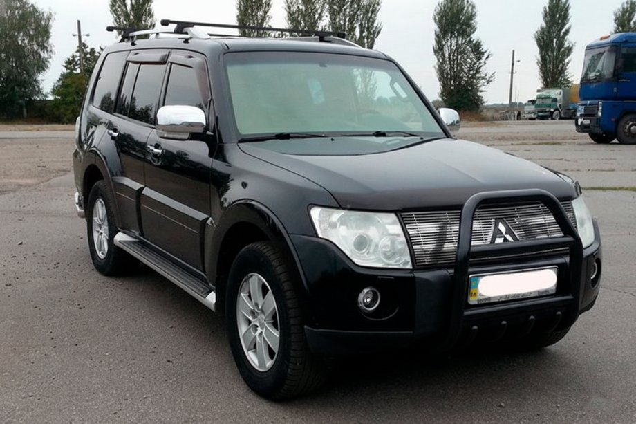 Mitsubishi Pajero Wagon IV 2006-2021 гг. Кенгурятник QT007 Black (нерж.) Фото 1