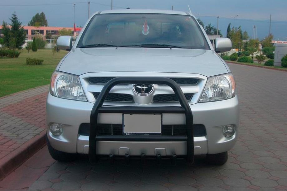 Toyota Hilux 2006-2015 гг. Кенгурятник QT007 Black (нерж.) Фото 1