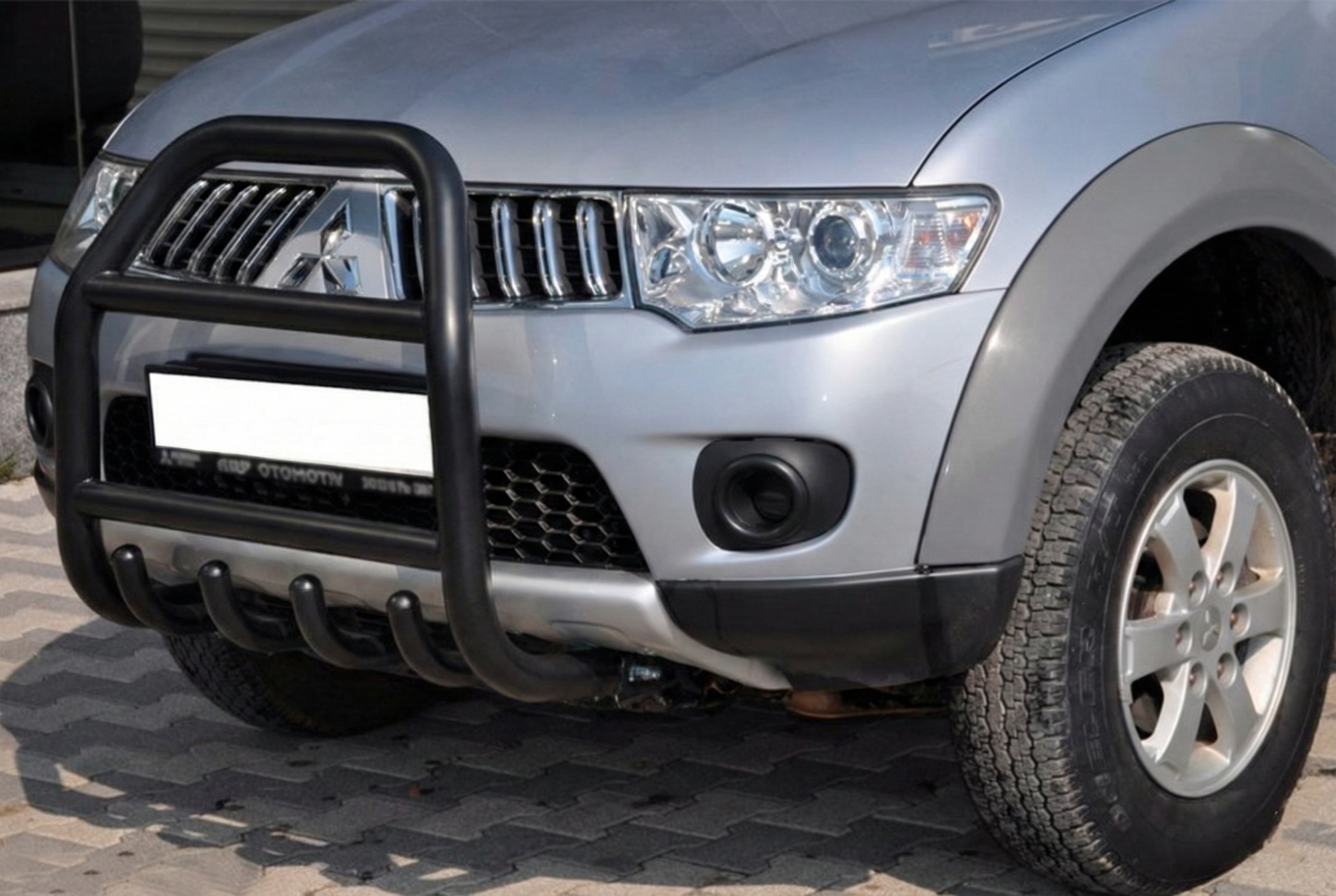 Кенгурятник QT007 Black (нерж.) для Mitsubishi L200 2006-2015 рр