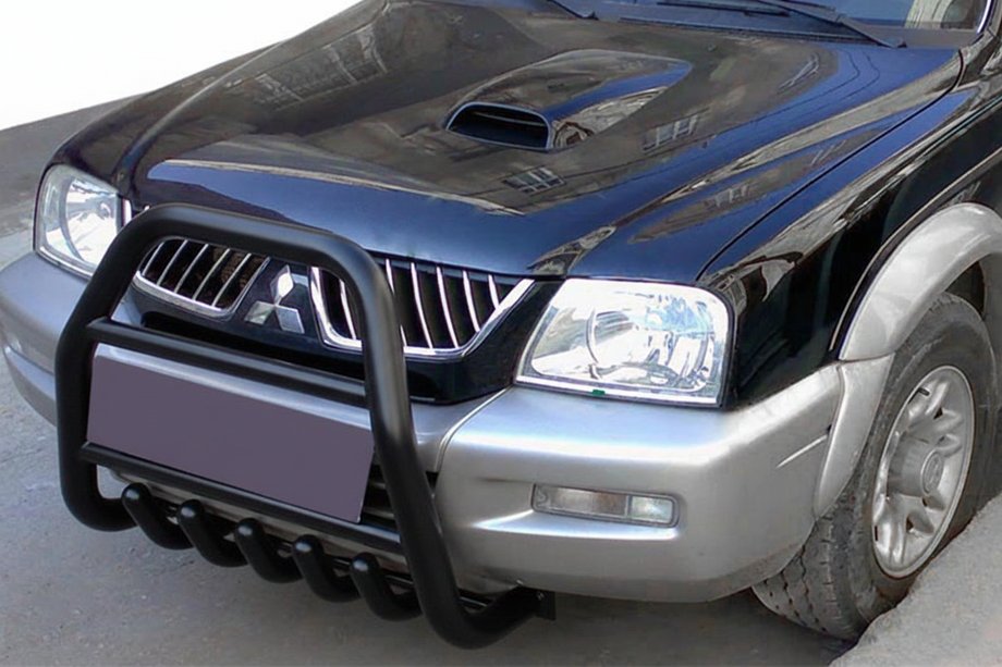 Mitsubishi L200 1996-2006 гг. Кенгурятник QT007 Black (нерж.) Фото 1