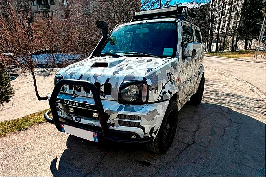 Suzuki Jimny 1998-2018 гг. Кенгурятник QT007-Exclusive Black (с надписью, нерж.) Фото 1