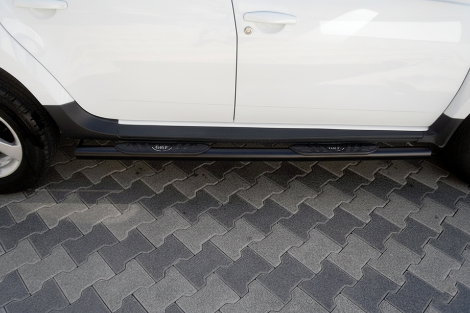 Dacia Duster 2008-2018 гг. Боковые трубы с вставками Black (2 шт., нерж. сталь) Image