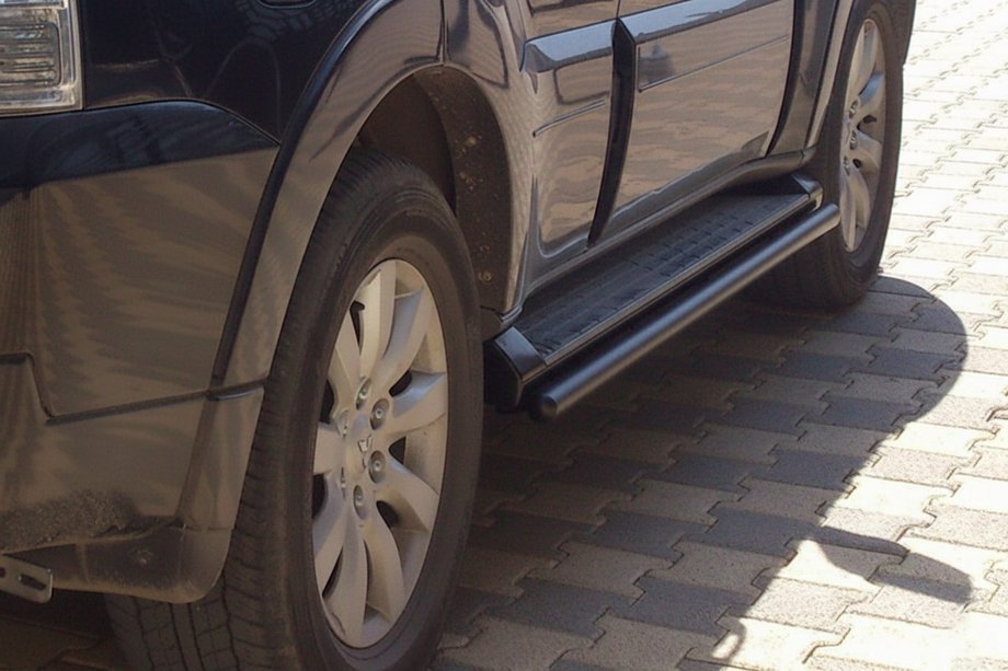 Mitsubishi Pajero Wagon III 1999-2006 гг. Боковые трубы Black (2 шт., нержавейка) Фото 1