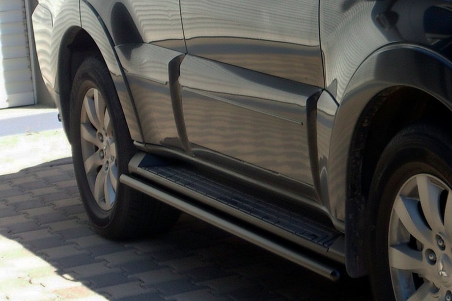 Mitsubishi Pajero Wagon III 1999-2006 гг. Боковые трубы Black (2 шт., нержавейка) Фото 2