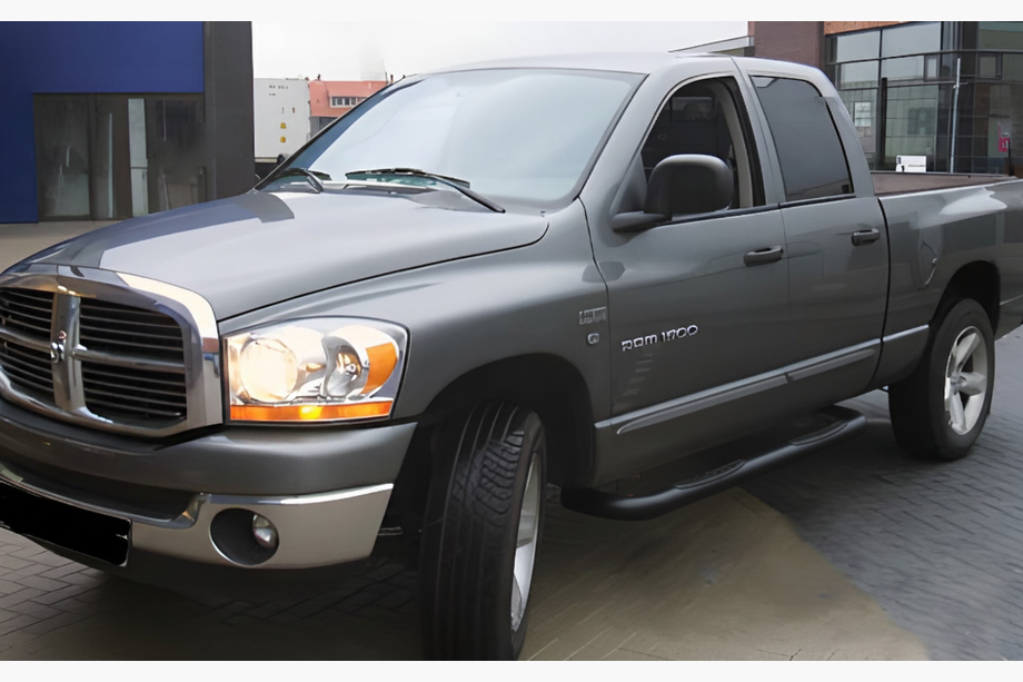 Dodge RAM (DR/DH/D1/DC/DM) 2002–2009 гг. Боковые угловые трубы Black (2 шт., нержавейка) Image