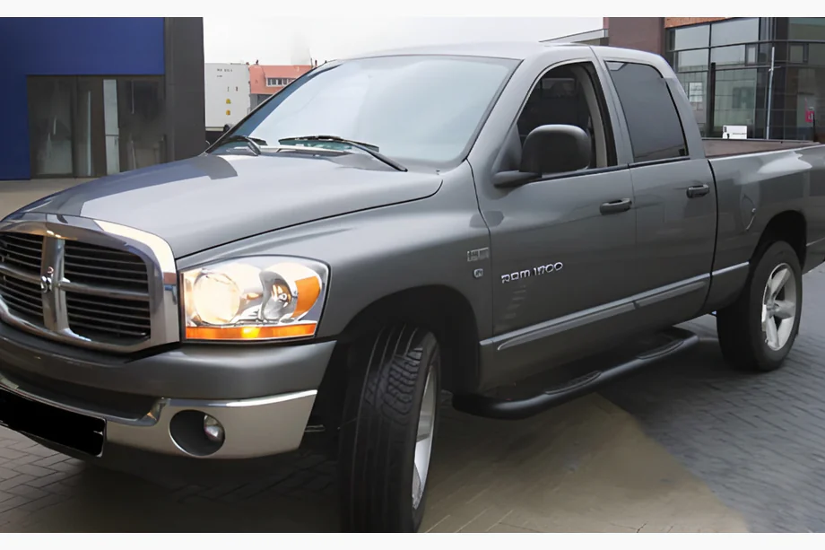 Dodge RAM (DR/DH/D1/DC/DM) 2002–2009 гг. Боковые угловые трубы Black (2 шт., нержавейка) Image