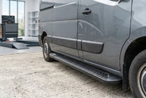 Renault Master 2011-2023 гг. Боковые Подножки Allmond Black (2 шт., Алюминий) фото 1