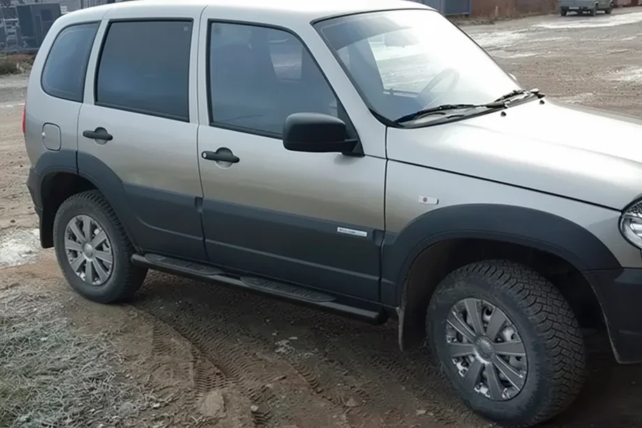 Chevrolet Niva 1998-2020 гг. Боковые трубы Black (2 шт, нержавейка) Фото 3
