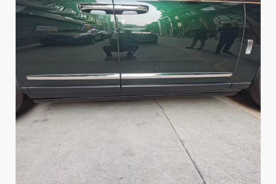 Rolls-Royce Cullinan 2018- гг. Боковые Подножки OEM (2 шт) Image