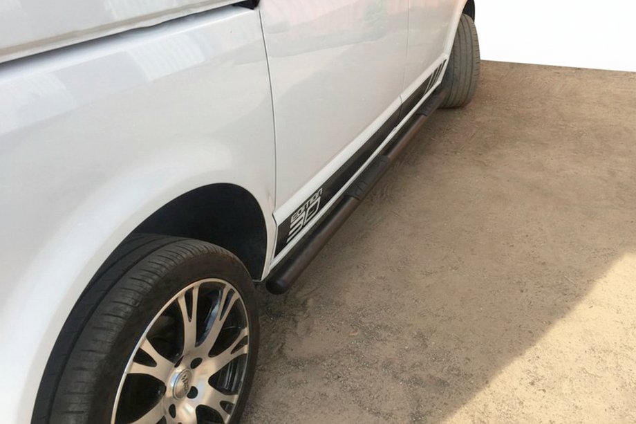 Volkswagen T6 2015-2024 гг. Боковые трубы Black (2 шт., нержавейка) Фото 7