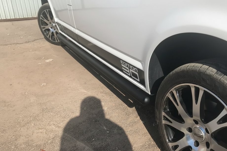 Volkswagen T6 2015-2024 гг. Боковые трубы Black (2 шт., нержавейка) Фото 8