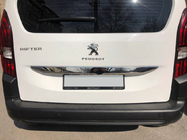 Peugeot Partner/Rifter 2019- гг. Уценка Накладка из нержавеющей стали над номером фото 1