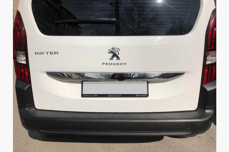 Peugeot Partner/Rifter 2019- гг. Уценка Накладка из нержавеющей стали над номером Image