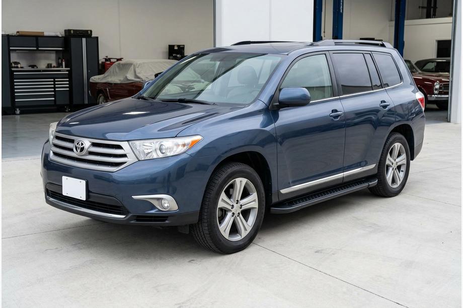 Toyota Highlander 2008-2013 гг. Боковые Подножки Allmond Black (2 шт., Алюминий) Image