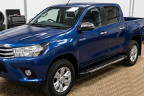Toyota Hilux 2015- гг. Боковые пороги RedLine V1 (2 шт., алюминий) фото 1