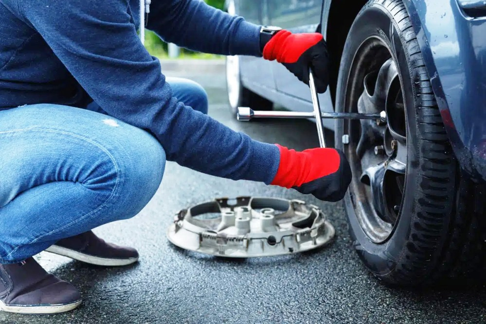 Замена колеса автомобиля: что нужно знать новичку