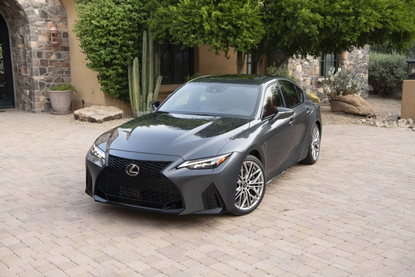 Lexus IS 500: мощный спортивный седан с атмосферным V8 фото 3