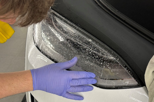 Чем лучше защитить фары после полировки: лаком или защитной пленкой?