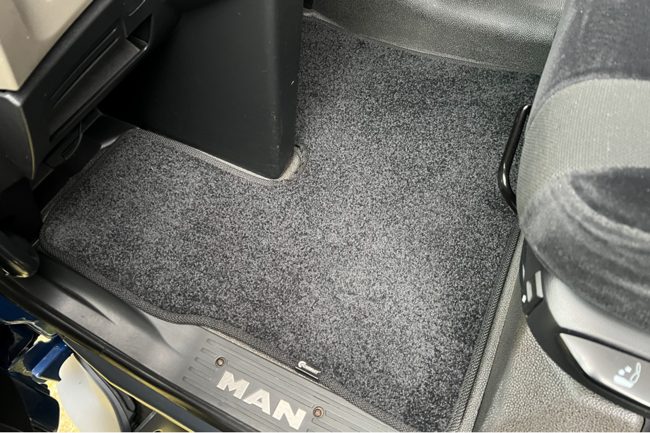 MAN TGX 2020- гг. Текстильные коврики Deluxe (Черный) Image