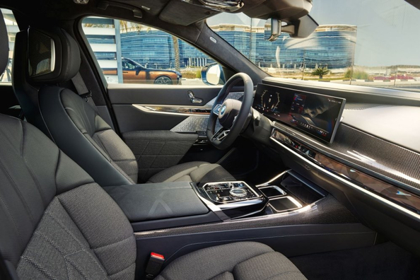 Обзор BMW i7 M70 (G70): электрический флагман с характером M фото 6