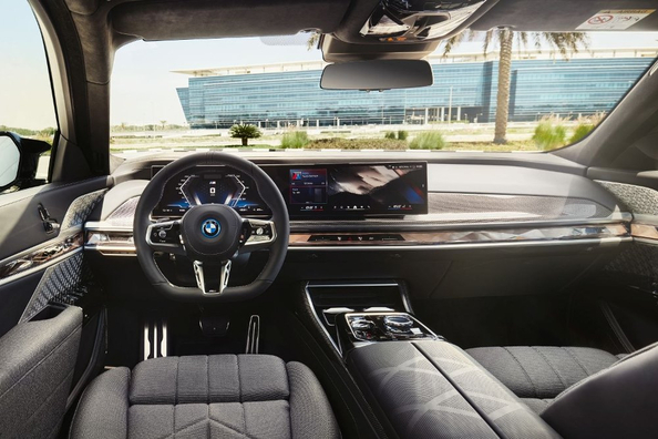 Обзор BMW i7 M70 (G70): электрический флагман с характером M фото 5