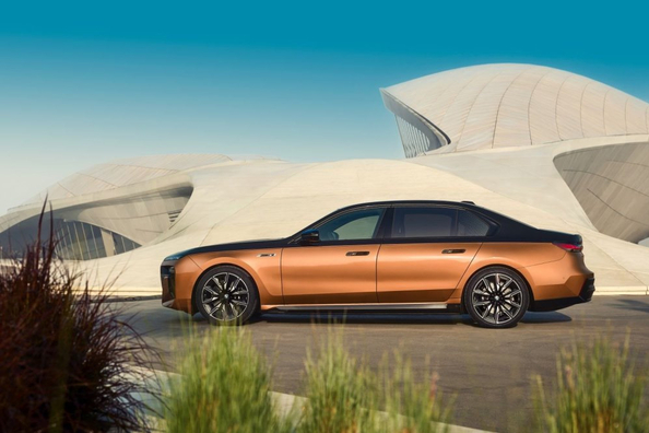 Обзор BMW i7 M70 (G70): электрический флагман с характером M фото 2