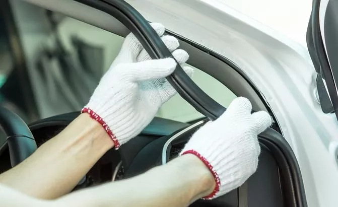 Как понять, что пора менять уплотнители дверей автомобиля