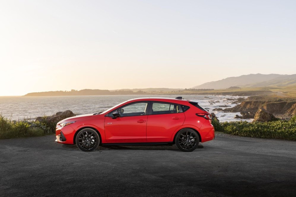 Subaru Impreza RS: Спортивный хэтчбек с симметричным полным приводом фото 3