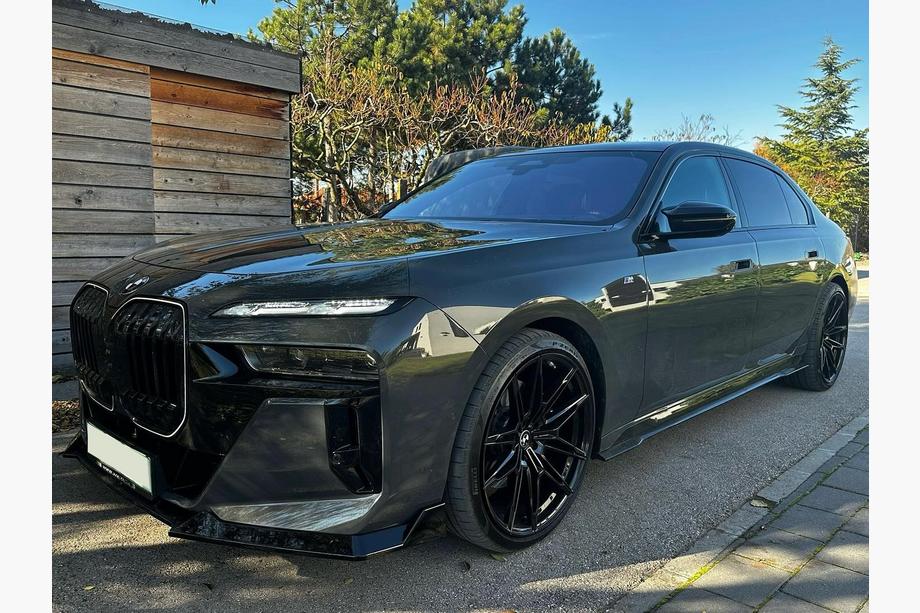 BMW 7 серия G70/G71 2022- гг. Накладка на передний бампер Lip (для M760, M-Sport и i7 M70)
