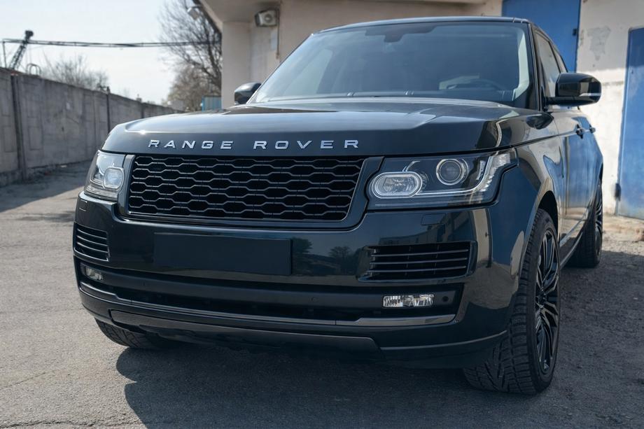 Range Rover IV L405 2013-2021 гг. Передняя решетка радиатора 2013-2018 (дизайн SVO Black 2019 года) Фото 1