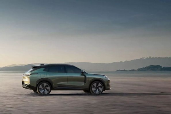 Lynk & Co 08: обзор премиального plug-in гибридного кроссовера фото 3