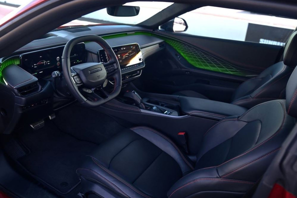 Четырёхдверный Dodge Charger VIII: обзор современного маслкара фото 5