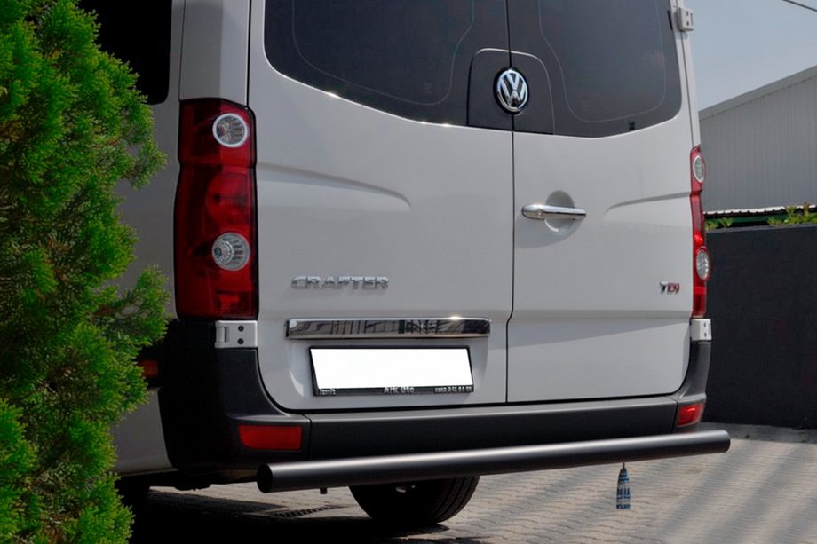 Volkswagen Crafter 2006-2016 гг. Задняя дуга AK002 Черная (нерж. сталь) Фото 2