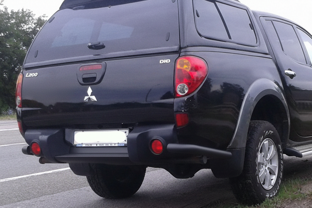 Задні кути AK003 Black (2 шт., нерж) для Mitsubishi L200 2006-2015 рр