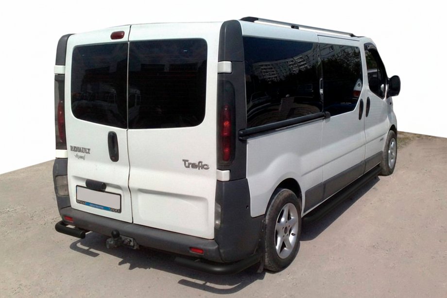 Nissan Primastar 2002-2014 гг. Задние уголки AK003 Черные (нержавейка) Фото 1