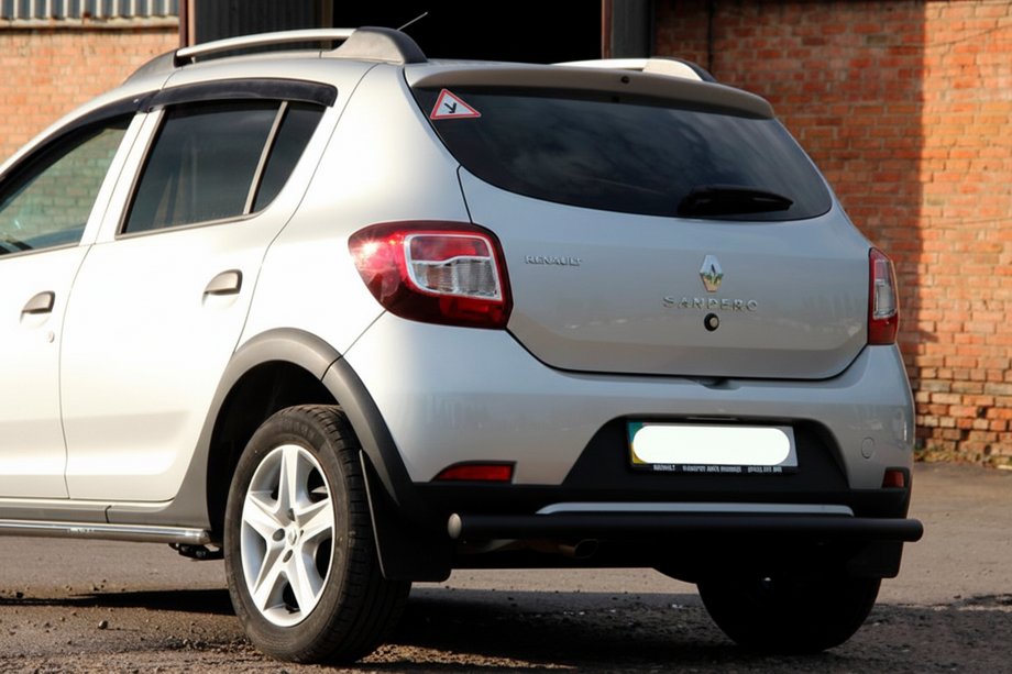Dacia Sandero 2013-2020 гг. Задняя дуга AK002 Черная (нерж. сталь) Фото 3