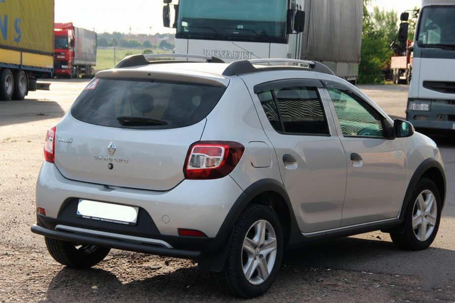 Dacia Sandero 2013-2020 гг. Задняя дуга AK002 Черная (нерж. сталь) Фото 5