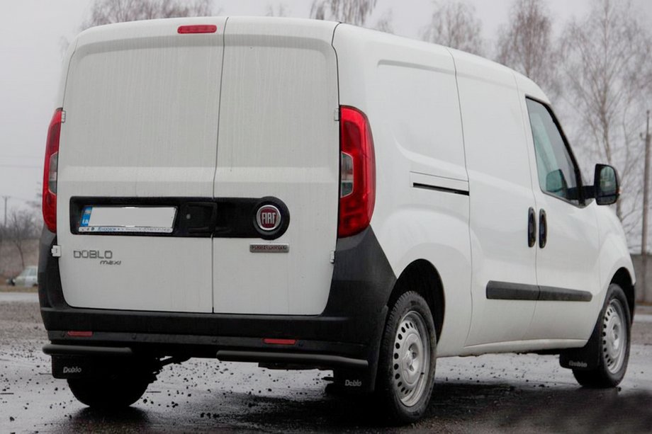 Fiat Doblo II 2010-2022 гг. Задние угловые дуги AK003 Черный (нерж. сталь) Фото 2