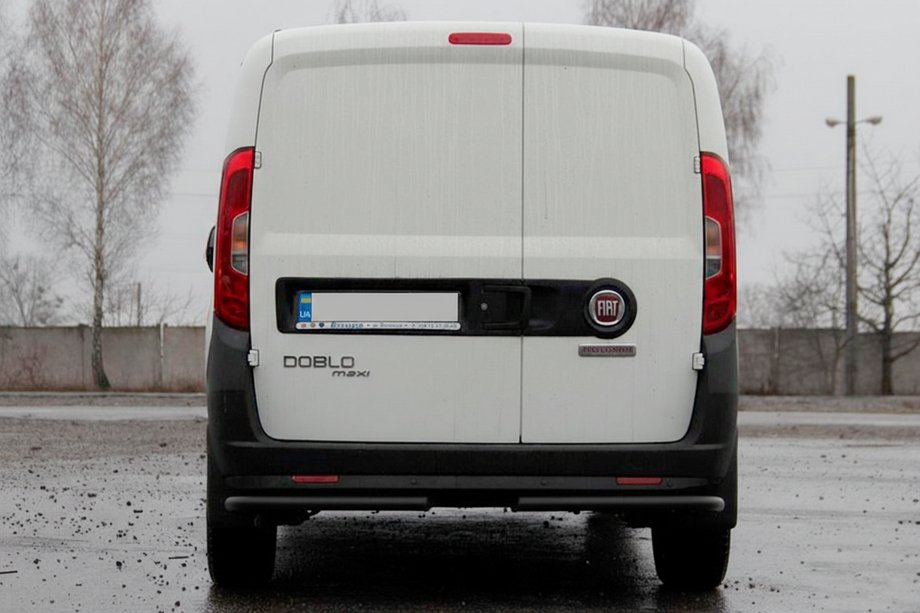 Fiat Doblo II 2010-2022 гг. Задние угловые дуги AK003 Черный (нерж. сталь) Фото 3